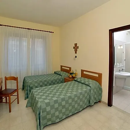 Casa Piccole Ancelle Di Cristo Re 3* Roma