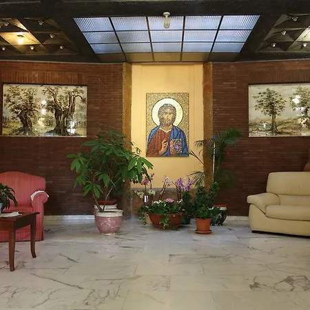 Casa Piccole Ancelle Di Cristo Re 3* روما